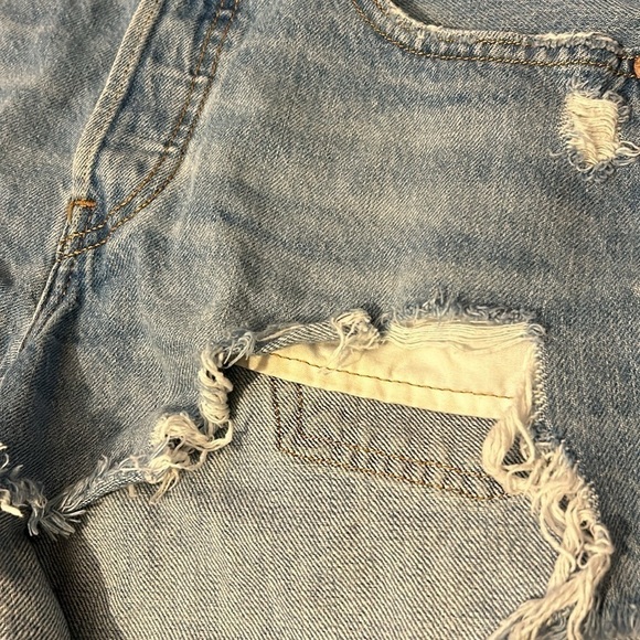 Levi Strauss & Co. Distressed Jean shorts - Picture 4 of 9
